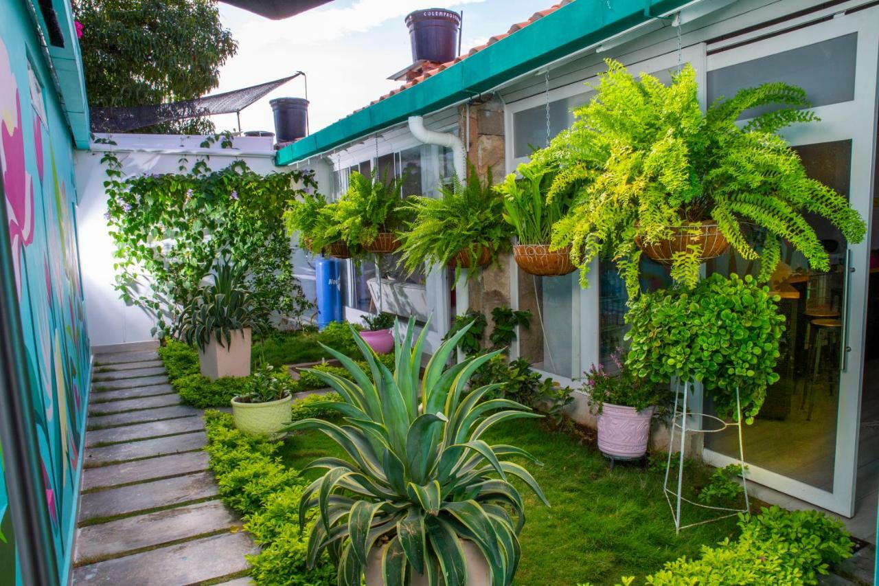 Casana Hotel Кукута Экстерьер фото